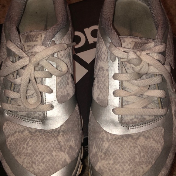 Nike women’s shoes - Picture 6 of 6